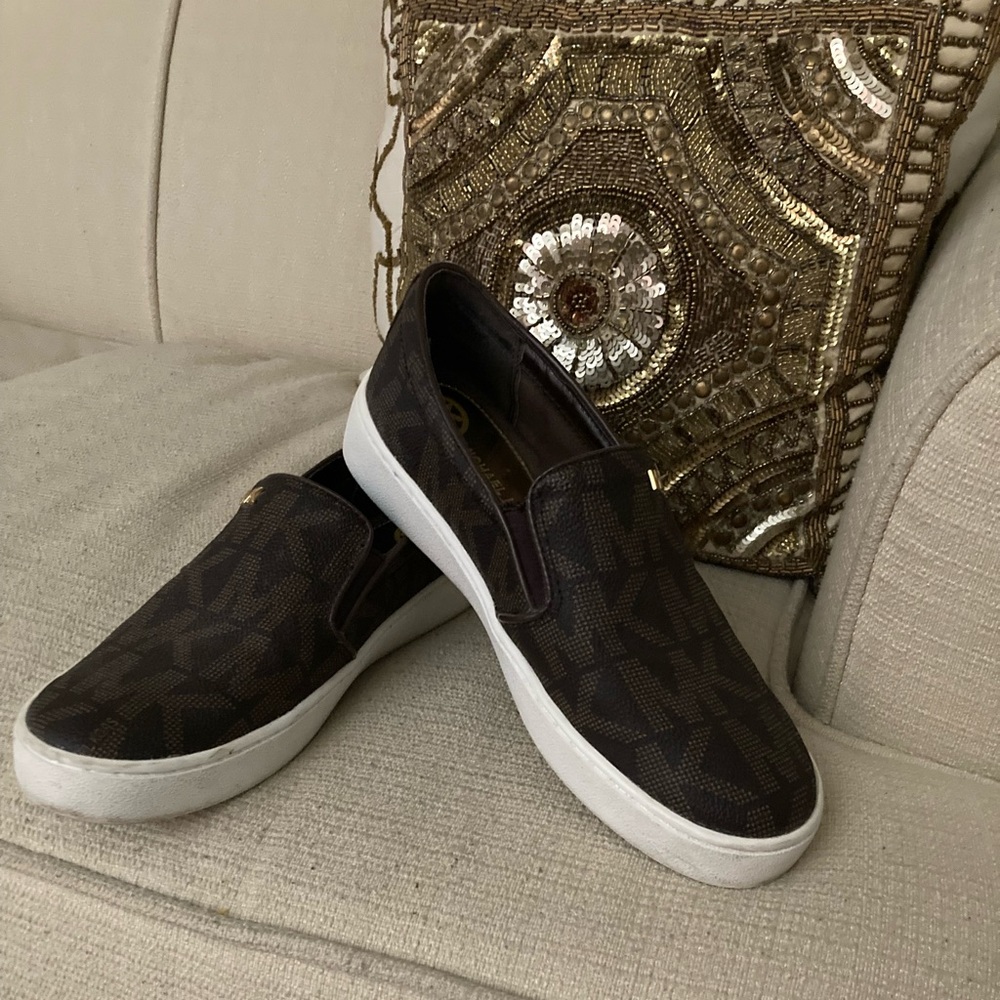 Michael Kors 5 M slip on almost new